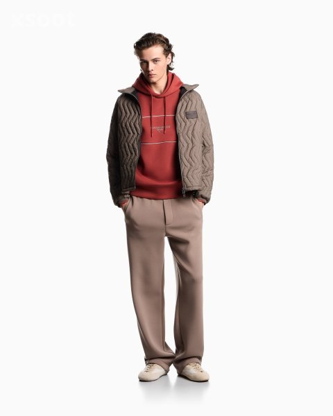 Double-jersey hooded sweatshirt with 3D-effect logo