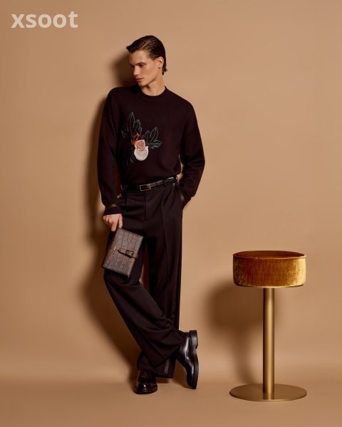 Virgin-wool plain-knit jumper with foliage embroidery