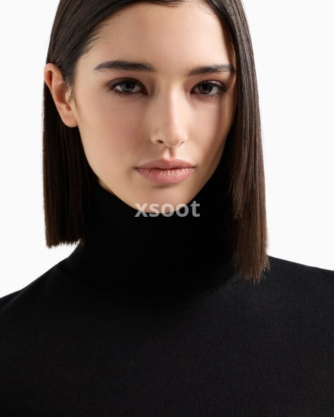 Pure virgin-wool rollneck