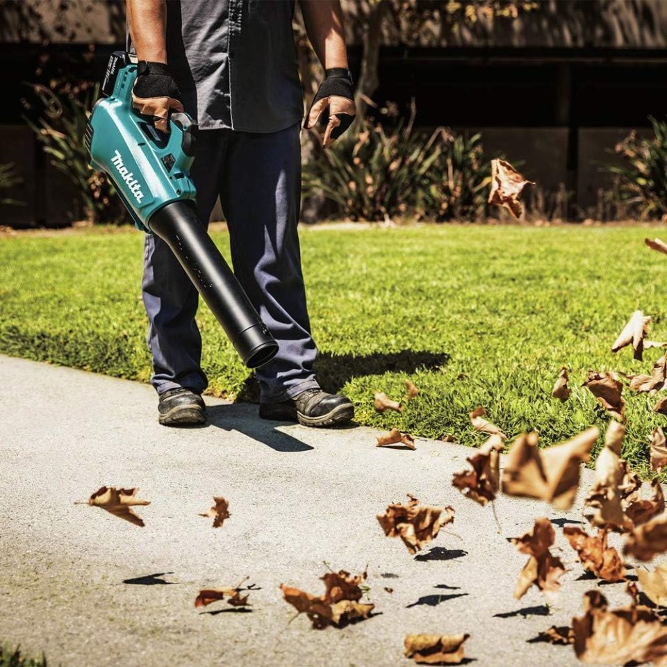 Buy Makita XBU03SM1 18V LXT Brushless Cordless Blower Kit Online | 18V Lithium-Ion Leaf Blower with 4.0Ah Battery